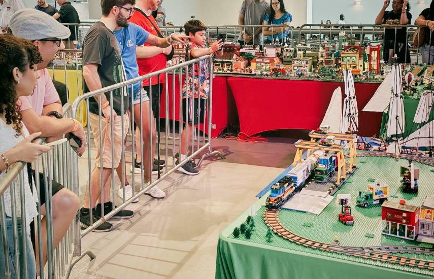 Brick Fest despierta la curiosidad por los juguetes de LEGO y maravilla a los panameños
