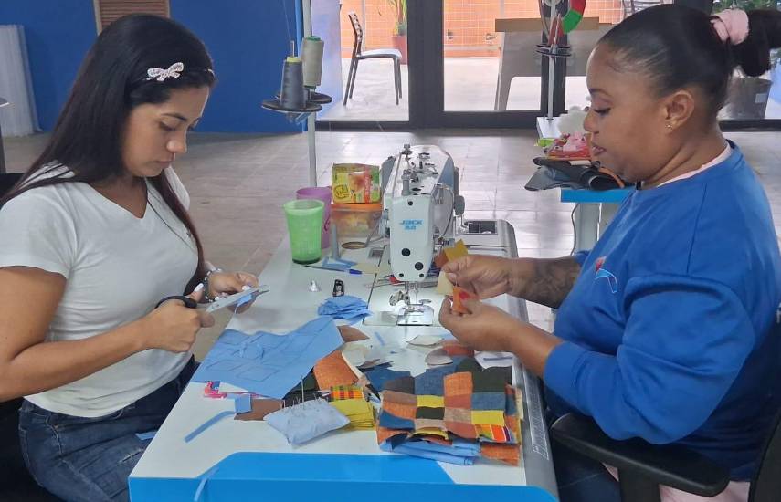 Las mochilas escolares Remenditos, una oportunidad para los privados de libertad