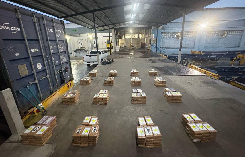 Decomisan 400 paquetes con presunta droga en contenedor en Colón