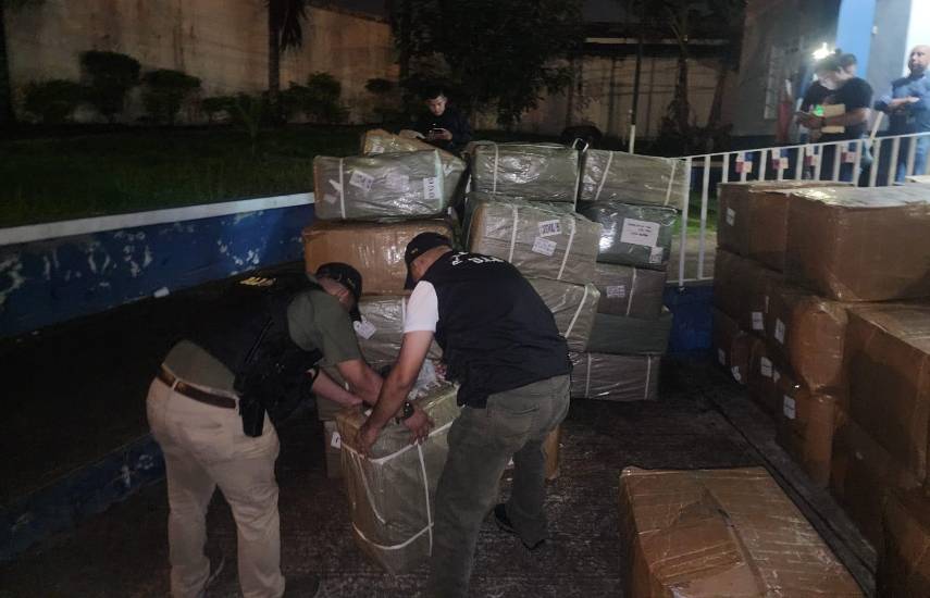 DIJ decomisa $400,000 en mercancía falsificada oculta entre sacos de afrecho de arroz