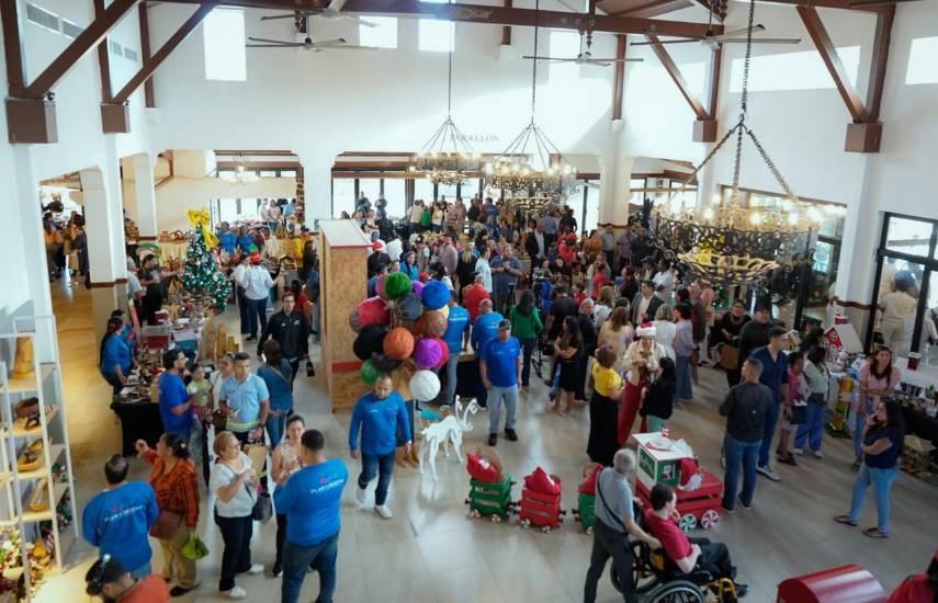 Privados de libertad exhiben su talento artístico en bazar navideño