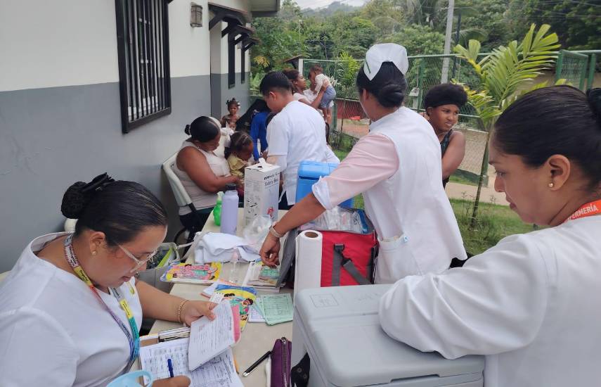 Autoridades de salud realizaron una jornada de vacunación en Kuna Nega