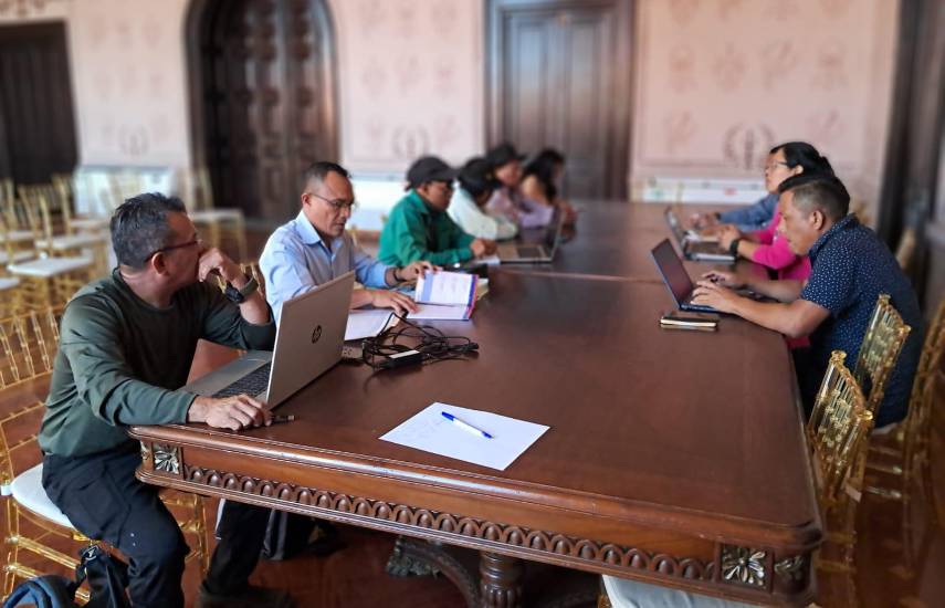 ML | Autoridades durante el encuentro.