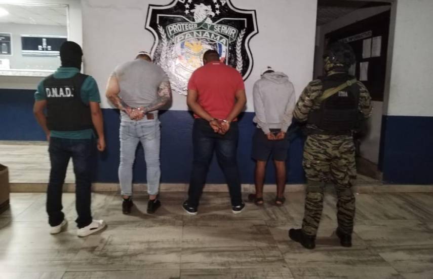Policía: 70 paquetes de supuesta droga y 5 detenidos en operativo en Tocumen