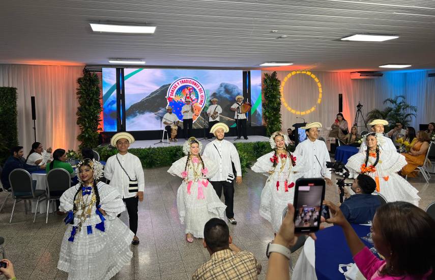 Carlos Del Cid promueve el folklore en Boquete