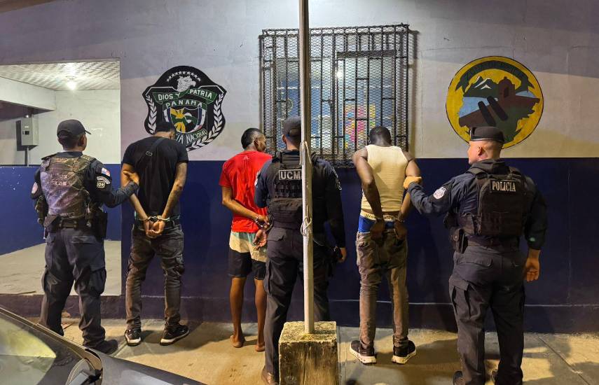 Capturan a tres hombres y decomisan arma de fuego en Los Lagos