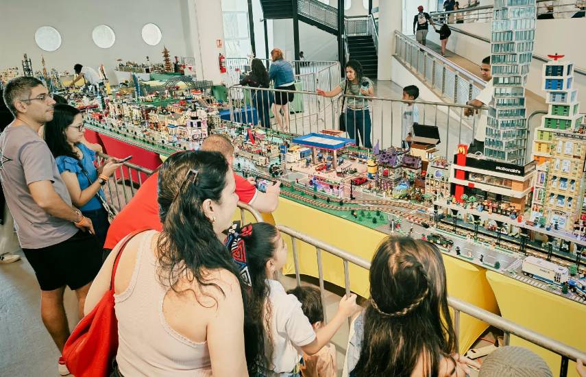 Brick Fest despierta la curiosidad por los juguetes de LEGO y maravilla a los panameños