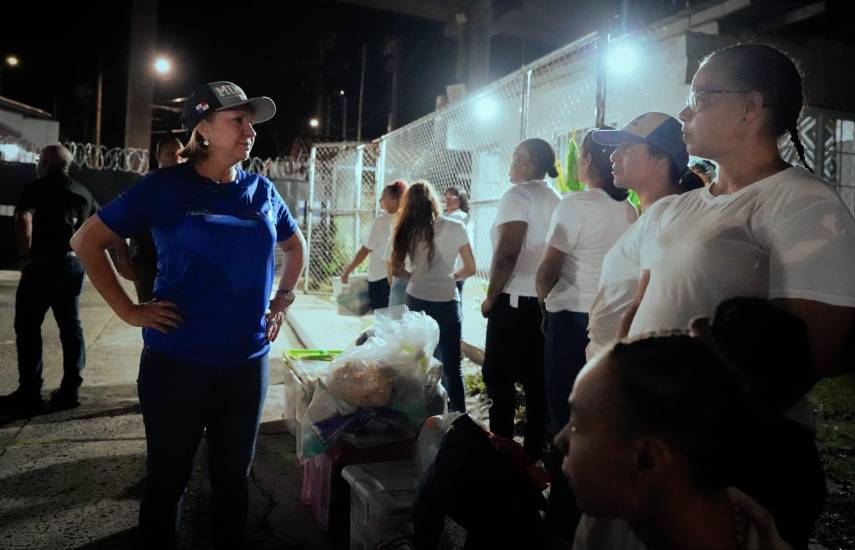 Ministerio de Gobierno inicia traslado de 400 privadas de libertad a La Esmeralda