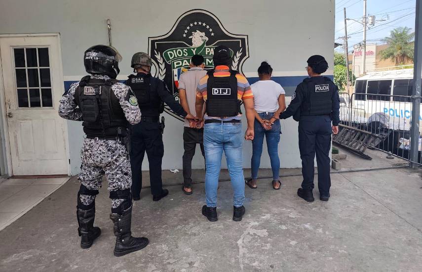 Cae pareja en la 24 de Diciembre con presunta droga