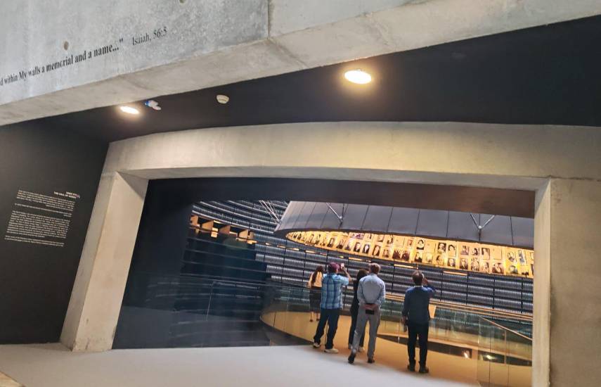 Memoria de piedra y dolor: Un viaje al corazón de Yad Vashem