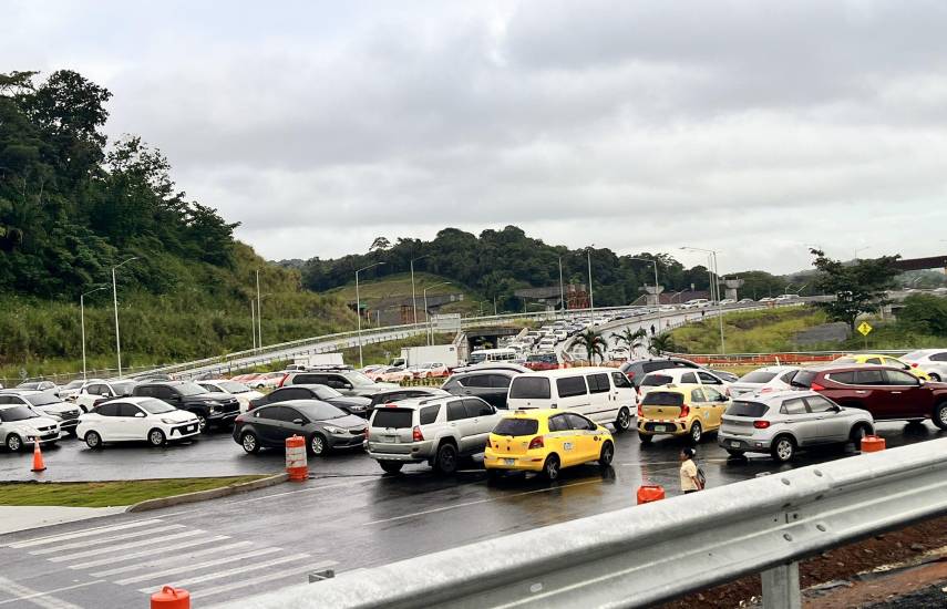 Malestar por el embotellamiento en vía Panamá Pacífico - Puente de las Américas
