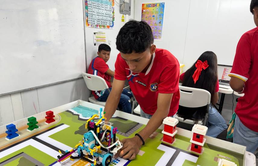 Estudiantes del interior del país se destacan en la Olimpiada Regional de Robótica