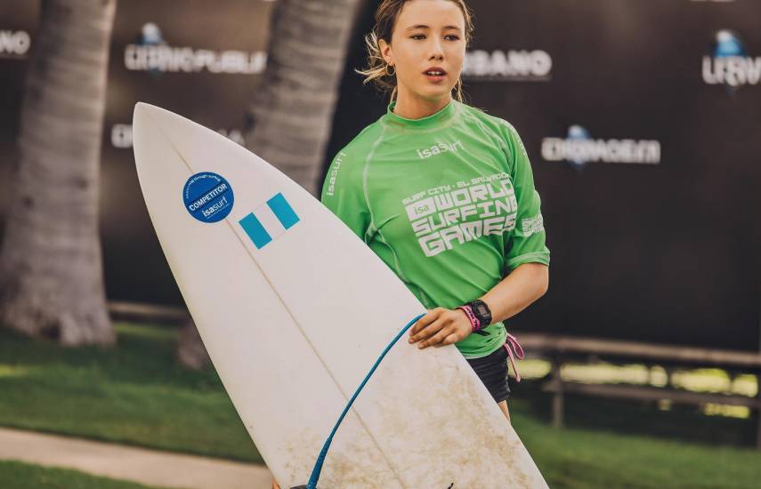 Surfista bocatoreña destaca en Mundial Junior