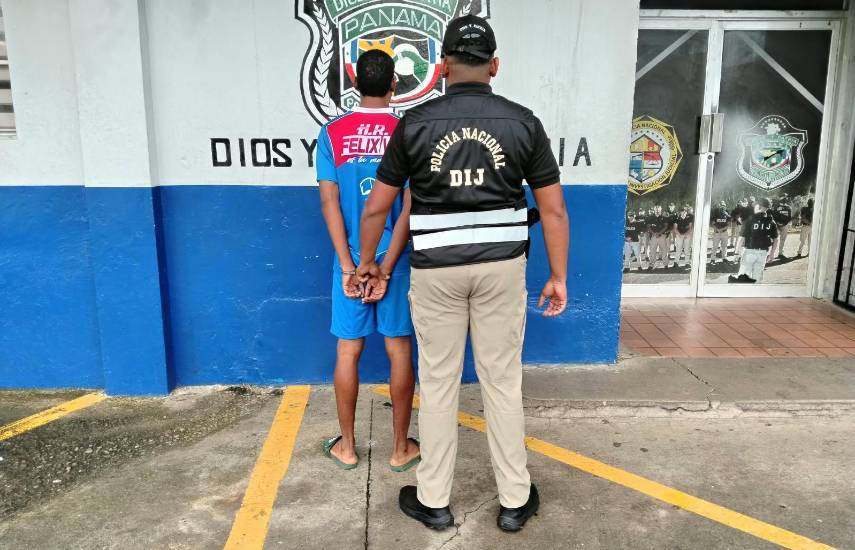 Capturan a sospechoso de homicidio tras allanamiento en Colón