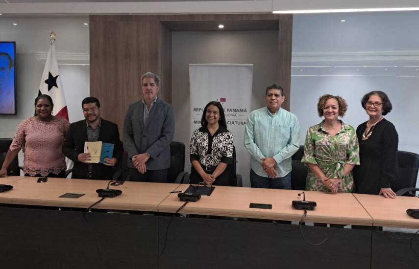 ML | Miembros del Consejo Nacional de Escritoras y Escritores de Panamá.