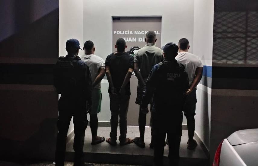 La Policía detiene a 4 personas y decomisa 3 armas de fuego