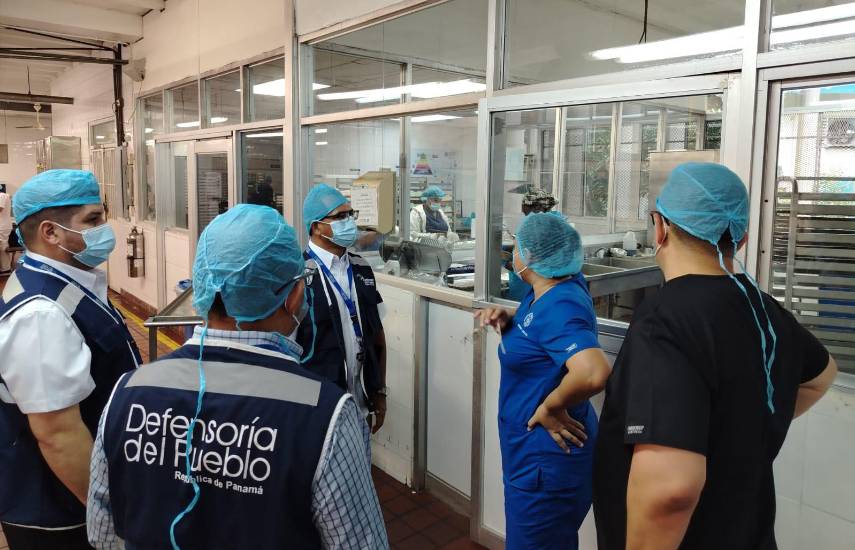 Defensoría inicia investigación por denuncias de falta de medicamentos y reactivos en hospitales de la CSS