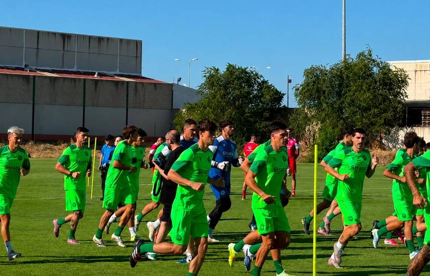 Futbolista panameño inicia pretemporada con un histórico club de España
