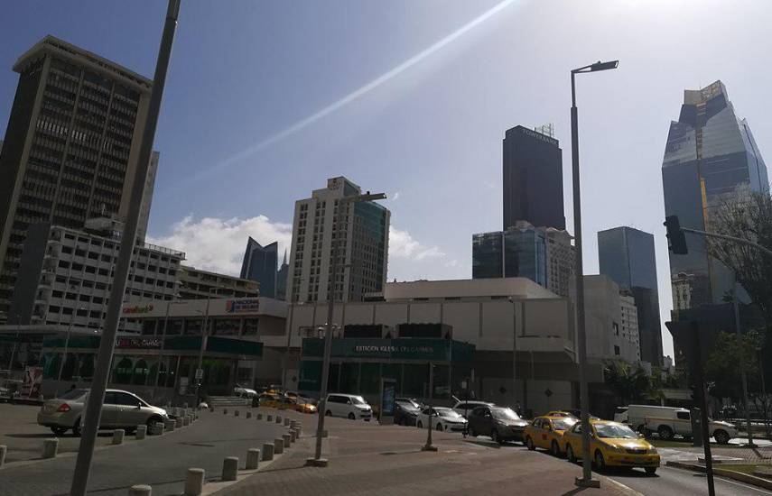 Cerca de 400 empresas podrían perder sus espacios sobre la servidumbre pública