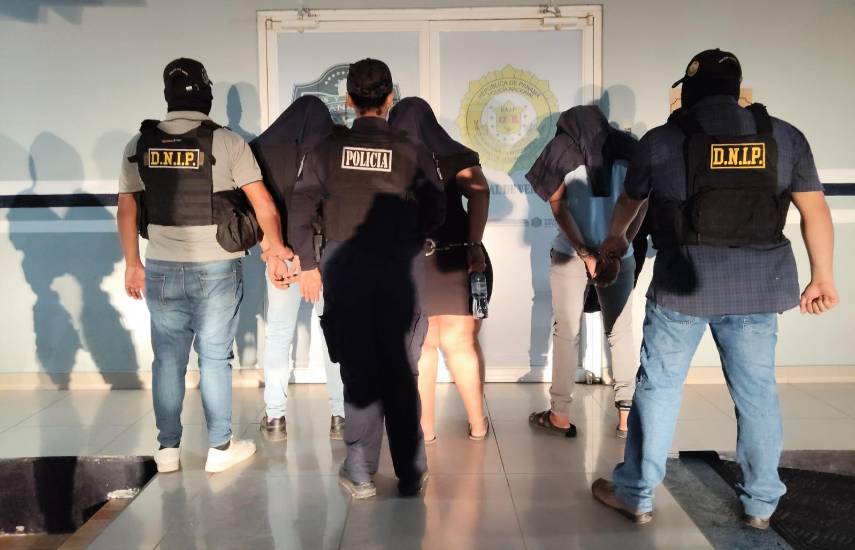 Capturan a tres personas con presunta droga y más de B/.7 mil en efectivo en Santiago