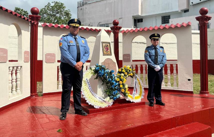 Honran la memoria de bomberos caídos en la tragedia de El Polvorín