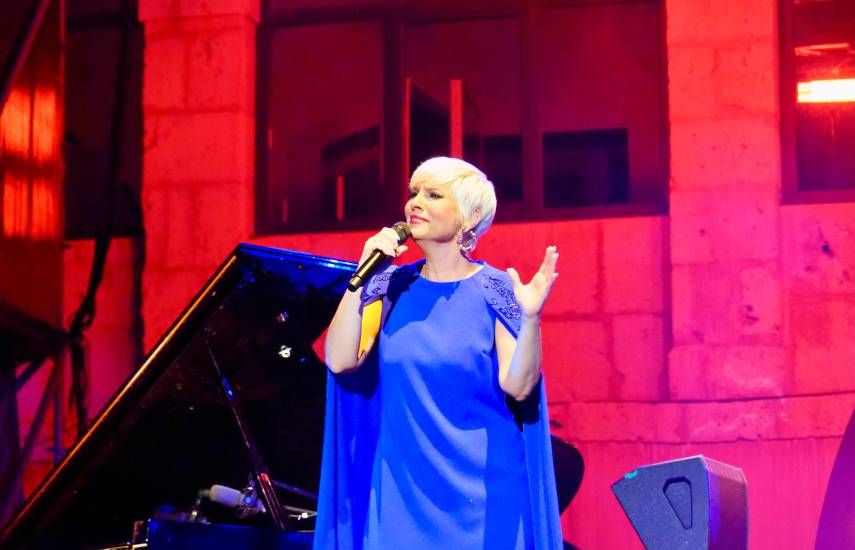 Pasión Vega llega con copla y folclore