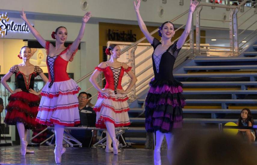 El Ballet Nacional dio una mágica presentación en el centro comercial Albrook Mall