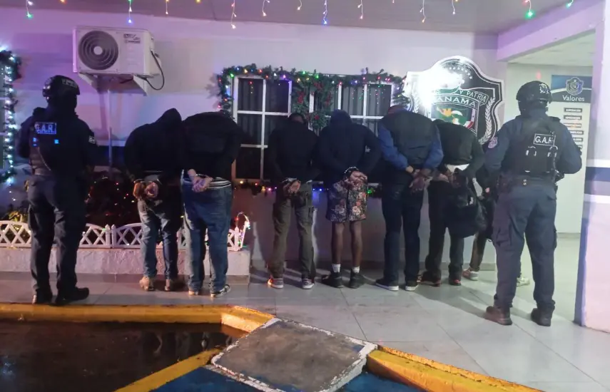 Frustran robo a local comercial y capturan a siete personas en Parque Lefevre