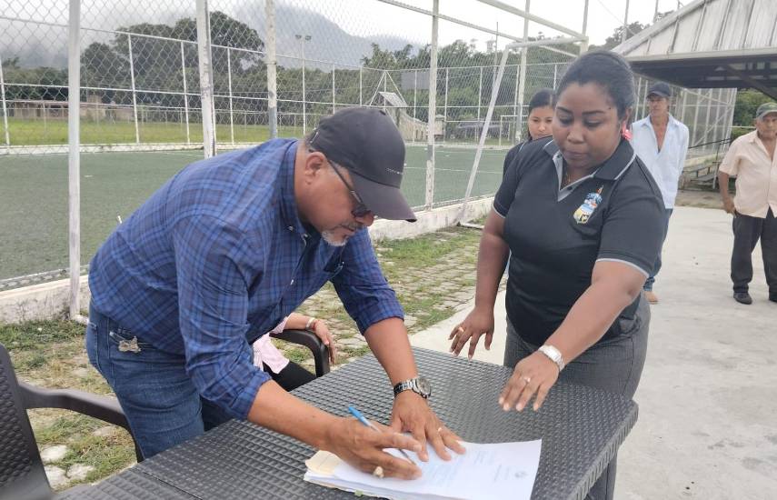 El alcalde de Antón rediseña un plan desde las montañas hasta el litoral