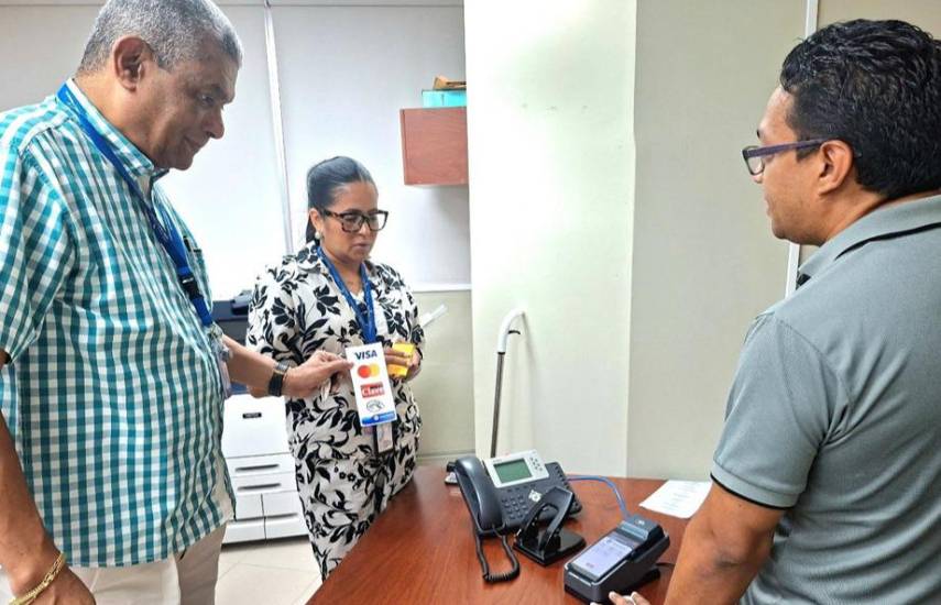 ml | Personal administrativo explica el proceso.