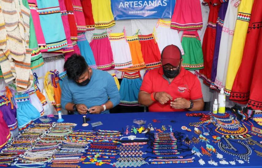 Artesanos enfrentan la crisis