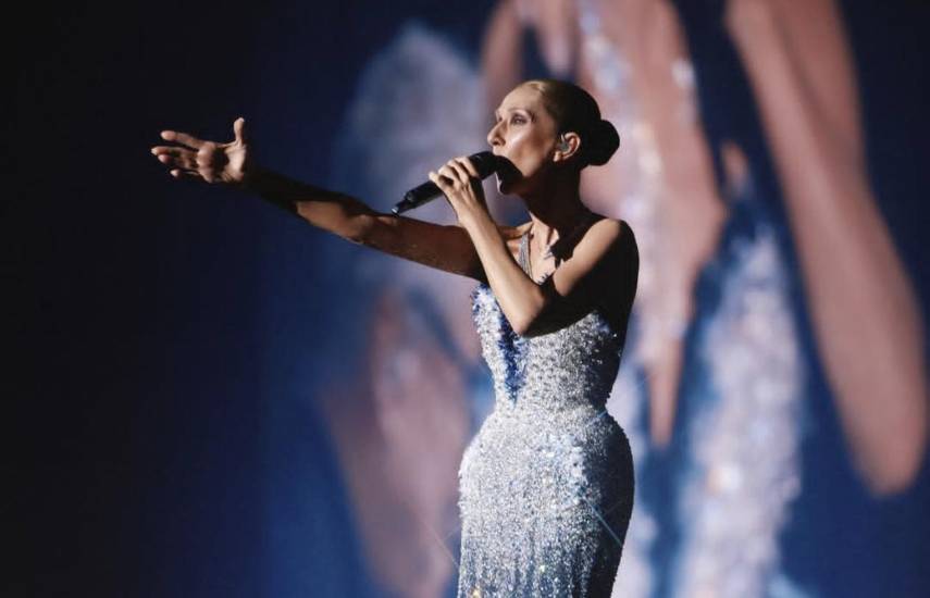 Céline Dion se despide de París en su último concierto... antes de volver en mayo