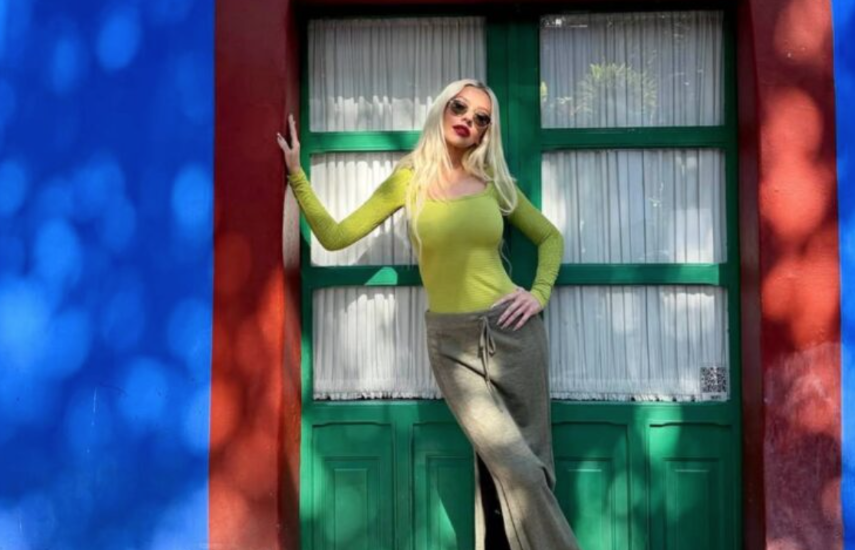Lejos de la polémica, Christina Aguilera visita Museo Frida Kahlo