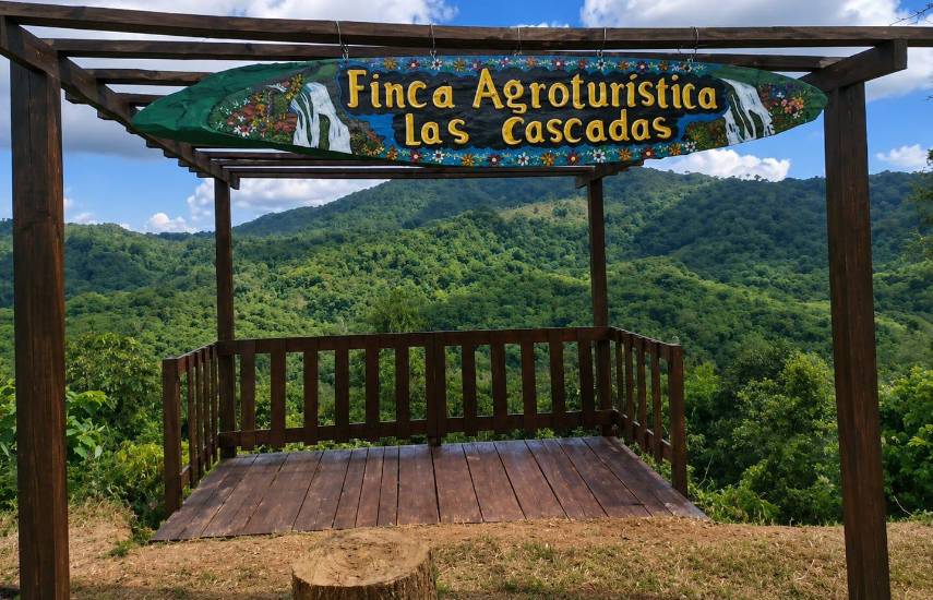 Finca Agroturística Las Cascadas entre senderos y mirador