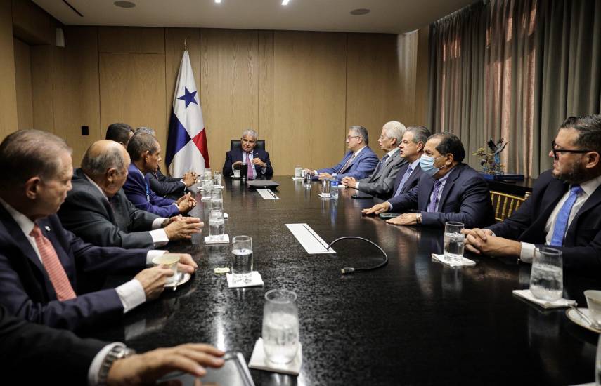 El presidente Mulino dialoga con bancada de Cambio Democrático sobre proyectos de ley