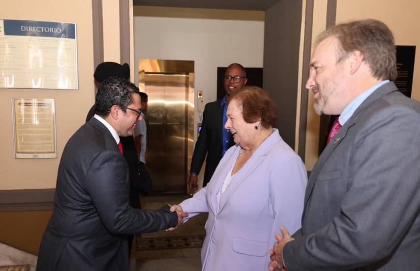 Embajadora Aponte visita al procurador encargado y al ministro de Gobierno