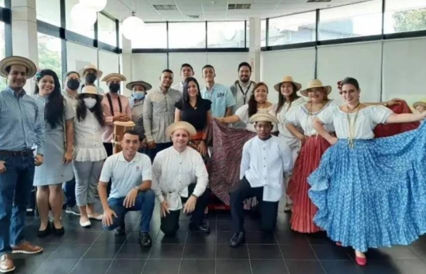 Raíces Lidiceñas rescata la memoria del tamborito