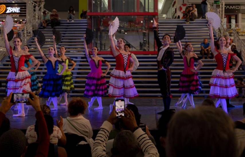 El Ballet Nacional dio una mágica presentación en el centro comercial Albrook Mall