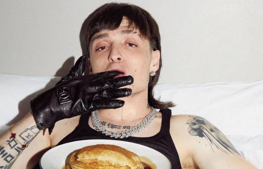 Peso Pluma de nuevo en la controversia por su comportamiento violento durante un concierto