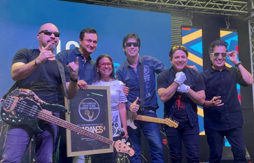 Los Rabanes reciben pergamino por su nominación al Emmy en el cierre de la Feria de Artesanías