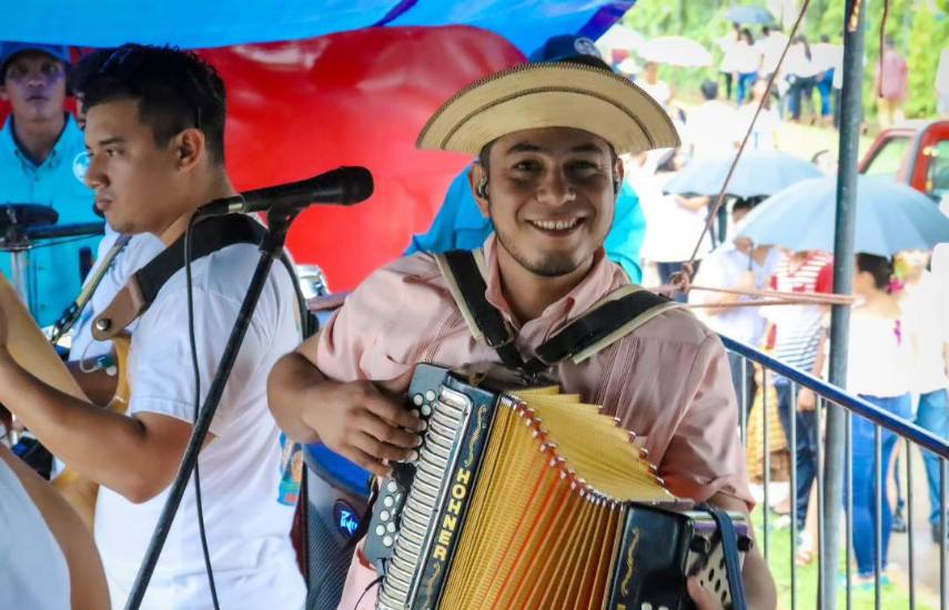 Hermanos Esclopis buscan dejar un legado en el típico