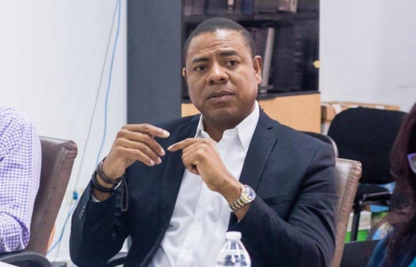 Alcalde de Colón denuncia “política de choque” en el Consejo Municipal