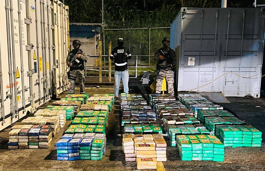 Decomisan más de mil paquetes con presunta droga en un puerto
