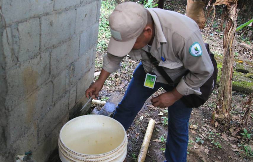 El Minsa registra baja del 30.4 % en casos de dengue y un nuevo fallecido