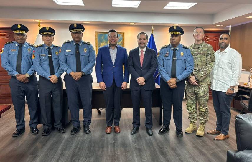 Embajador de los Estados Unidos en Panamá, dona valioso equipo a los Bomberos