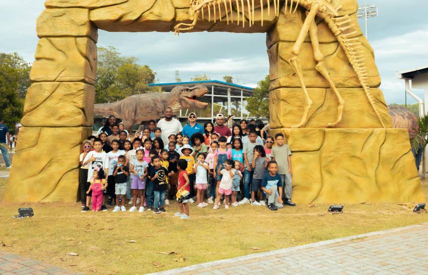 Cortesía | Niños en la inauguración del parque temático.