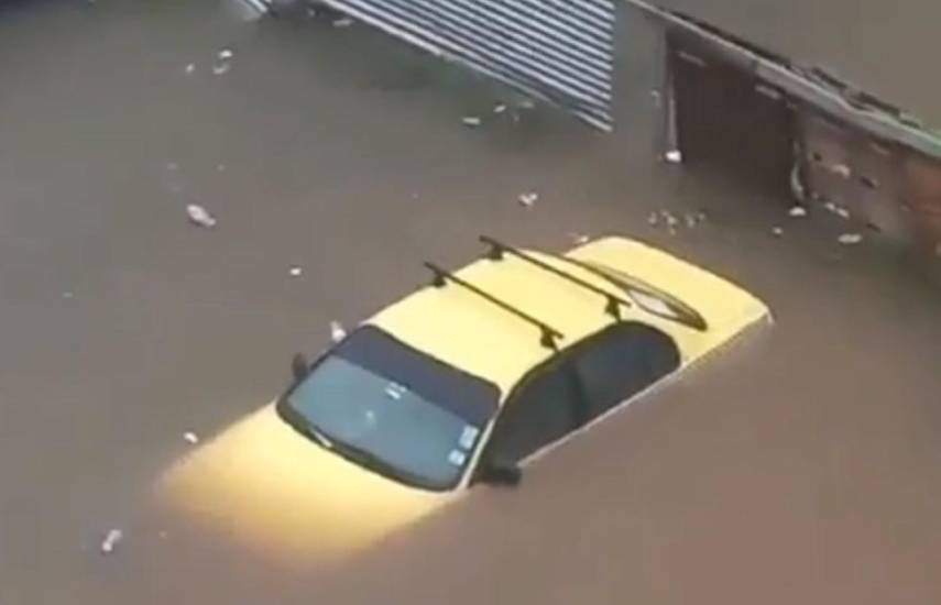 Fuerte lluvia deja a personas afectadas, calles anegadas y desborde de ríos