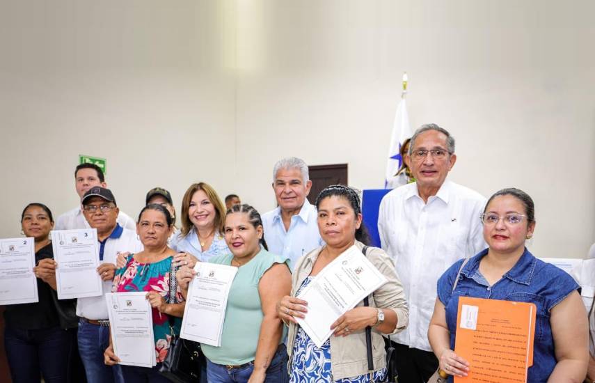 El presidente Mulino entregó 338 casas y 180 títulos de propiedad en Chiriquí