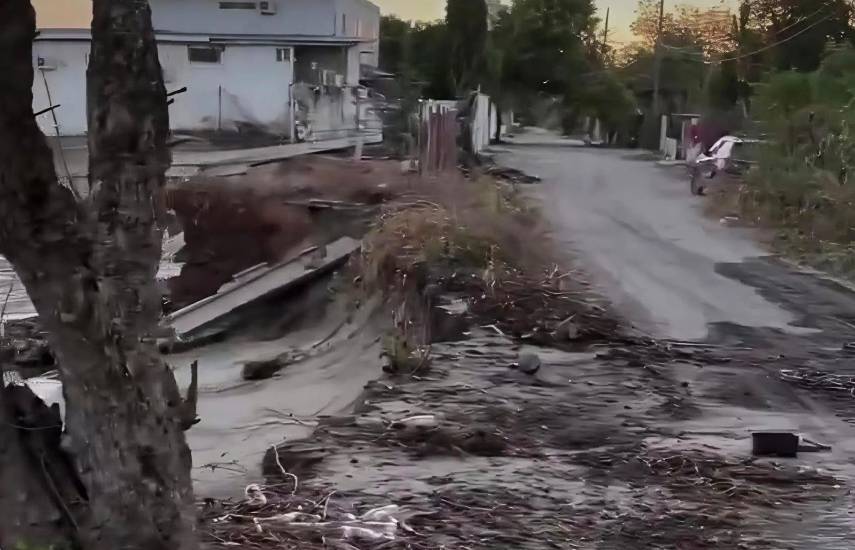 Sinaproc cierra calle hacia residencias colapsadas en Playa Malibú, Gorgona