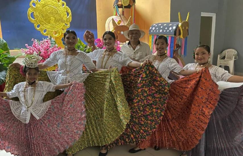 Alexandra Rodríguez lleva su juventud al ritmo del acordeón